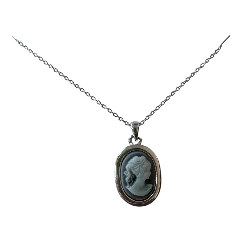Elegant Silver Cameo Pendant Necklace